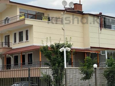 Отдельный дом • 8 комнат • 520 м² • , Karatuz caddesi — Çayırbaşı caddesi за 184 млн 〒 в Анкаре