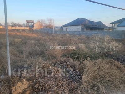 Участок · 8 соток, Тянь шань 34 — За базаром, рядом садик, соседний участок от построенного дома с забор за 17 млн 〒 в Боралдае (Бурундай), мкр Водник-2