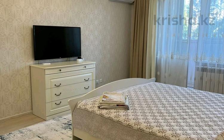 1-бөлмелі пәтер, 50 м², 1/5 қабат ай сайын, Каратал 45, бағасы: 250 000 〒 в Талдыкоргане, Каратал — фото 2