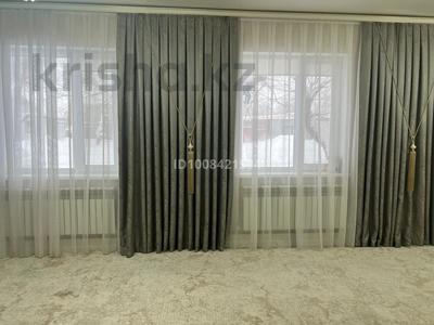 Отдельный дом · 4 комнаты · 130 м² · 6 сот., Керей хана — Жанкожа батыра за 35 млн ₸ в Актобе, мкр. Курмыш