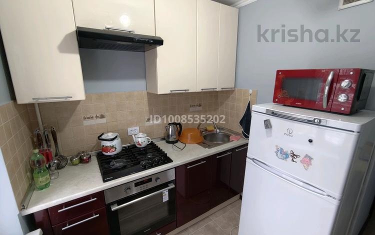 3-комнатная квартира · 64 м² · 4/5 этаж, мкр Казахфильм 4 за 350 000 ₸ в Алматы, Бостандыкский р-н — фото 2