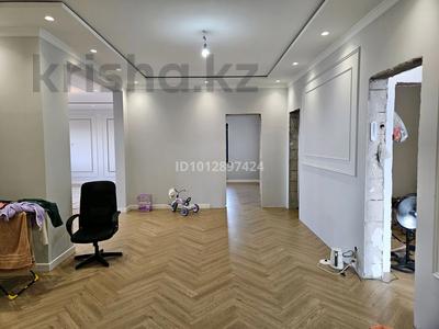 Жеке үй · 4 бөлме · 195 м² · 10 сот., Абая 138 — Жумабаева, бағасы: ~ 50 млн ₸ в Астане
