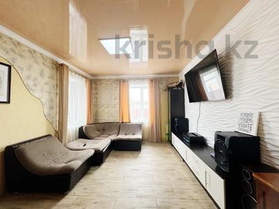 Продажа домов и дачи в Карагандинской обл.: Отдельный дом · 3 комнаты · 400 м² · 10 сот., Абая за 58 млн 〒 Отдельный дом · 3 комнаты · 400 м² · 10 сот., Абая за 58 млн 〒 в Темиртау