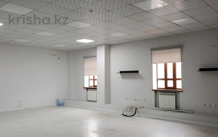 Свободное назначение, офисы, образование, кабинеты и рабочие места · 169.4 м² за ~ 1.2 млн ₸ в Караганде, Казыбек би р-н — фото 2