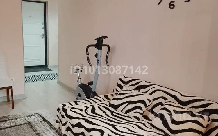 2-комнатная квартира · 45 м² · 4/17 этаж, Толе би 181 за 17 000 ₸ в Алматы, Алмалинский р-н — фото 2