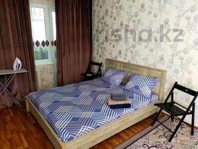1-комнатная квартира, 35 м², 1/5 этаж посуточно, Хамида Чурина 162 за 8 500 〒 в Уральске