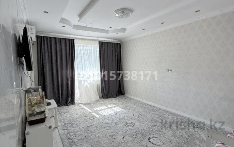 3-комнатная квартира · 79.7 м² · 6 этаж, мкр Юго-Восток 74 за 31 млн ₸ в Караганде, Казыбек би р-н — фото 2