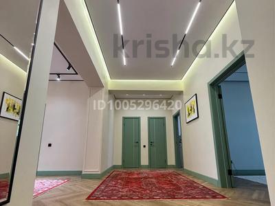 4-комнатная квартира · 168 м² · 9/9 этаж, мкр. Алтын орда, Алии Молдагуловой 173Д за 120 млн 〒 в Актобе