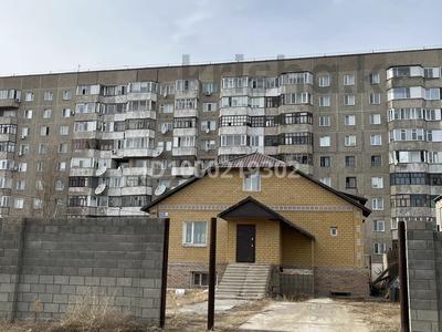 Отдельный дом · 9 комнат · 296.7 м² · 10 сот., Ледовского — Бассейн Толкын за 56 млн 〒 в Павлодаре