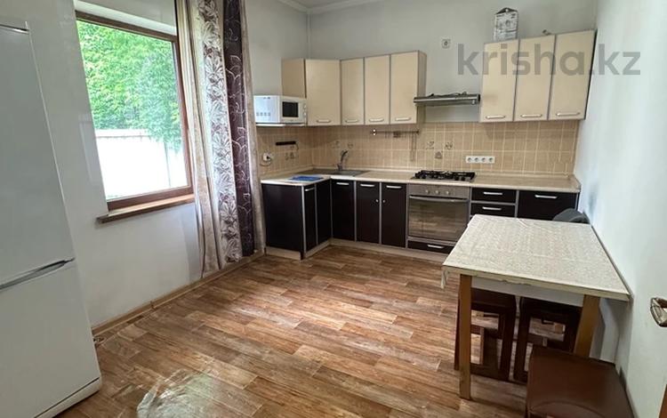 2-комнатный дом помесячно, 95 м², 2 сот., Иркутская 13 — Сейфулина