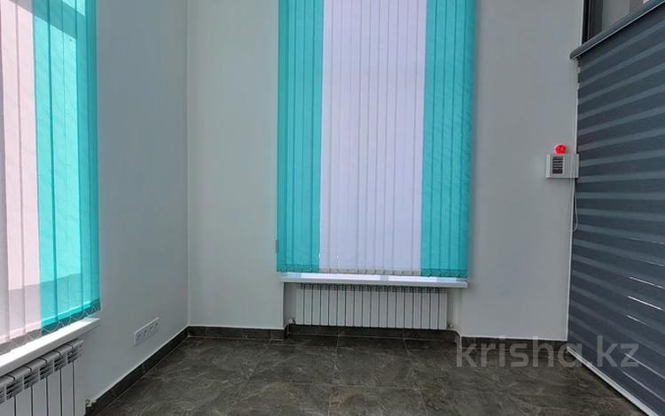 Свободное назначение, офисы, магазины и бутики, общепит, фитнес и спорт, медцентры и аптеки, образование, кабинеты и рабочие места · 140 м² за 950 000 ₸ в Караганде, Казыбек би р-н — фото 2