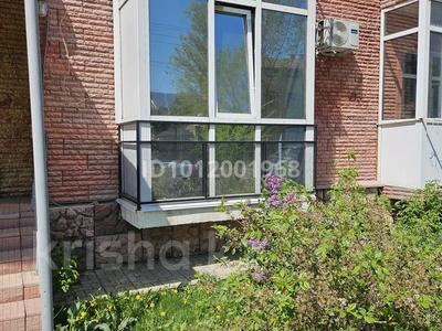 2-бөлмелі пәтер · 54 м² · 1/3 қабат, мкр Юго-Восток, Бауыржана Момышулы, бағасы: 23.5 млн ₸ в Караганде, Казыбек би р-н