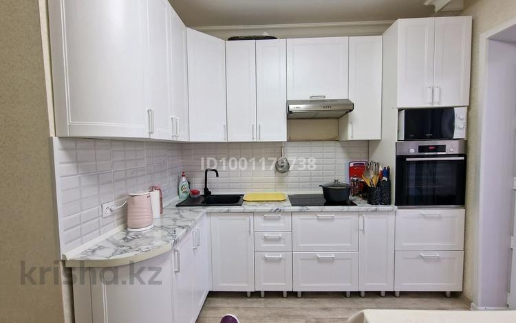 3-комнатная квартира · 82 м² · 5/5 этаж, 2 35 — Мухамеджанова за 32 млн 〒 в Балхаше — фото 2