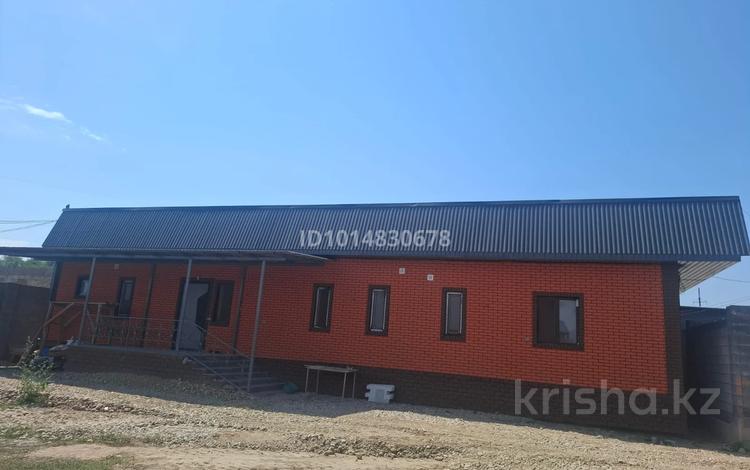 Отдельный дом · 4 комнаты · 150 м² · 9 сот., 24 квартал 83 — Ырыс кафесінің жанында, трассаға жақын, көше бойынан 3 үй за 53 млн ₸ в Аскара Токпанова (Казцик) — фото 2
