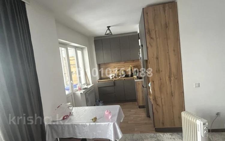 2-бөлмелі пәтер · 53 м² · 6/25 қабат, Байкен Ашимова 24, бағасы: 25 млн ₸ в Караганде, Казыбек би р-н — фото 2