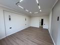 2-бөлмелі пәтер · 90 м² · 3/10 қабат, Шарипова 28, бағасы: 45 млн ₸ в Атырау — фото 6
