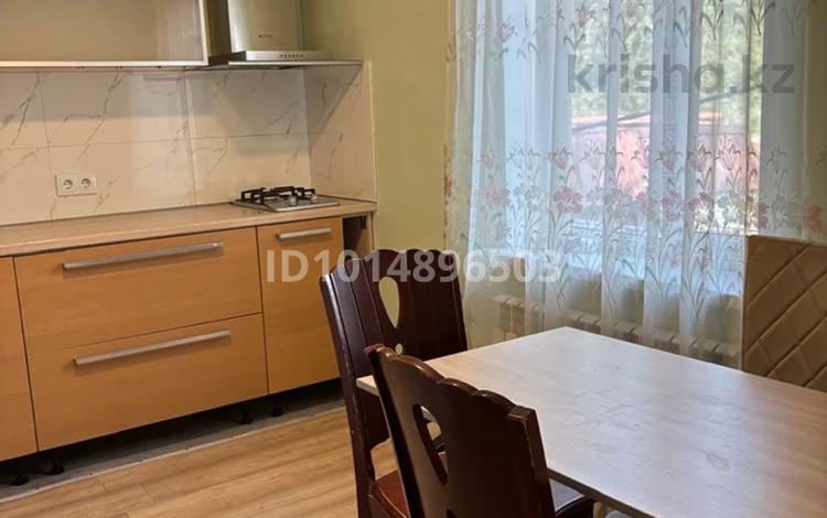 2-комнатная квартира · 65 м² · 2/2 этаж, мкр Аксай-5 — Садвакасова за 250 000 ₸ в Алматы, Ауэзовский р-н — фото 2
