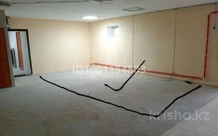 Свободное назначение, офисы, магазины и бутики, склады, салоны красоты, фитнес и спорт, медцентры и аптеки, образование, развлечения, кабинеты и рабочие места, студии · 40 м² за 120 000 〒 в Уральске — фото 2
