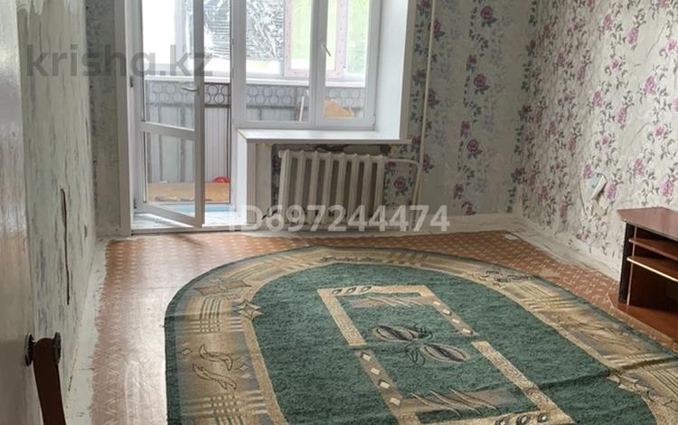 2-бөлмелі пәтер · 50 м² · 1/5 қабат, Толстого 129, бағасы: 19.5 млн ₸ в Уральске, мкр Школьник — фото 2