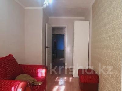 3-комнатная квартира · 54.3 м² · 1/5 этаж, Полетаева 11 за 15.5 млн 〒 в Караганде, Казыбек би р-н