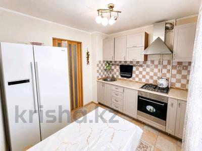 3-комнатная квартира · 72 м² · 4/9 этаж, Абая 108 — Универмаг, Абая 108 за 25 000 ₸ в Уральске