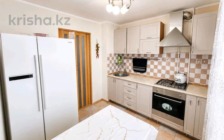 3-комнатная квартира · 72 м² · 4/9 этаж, Абая 108 — Универмаг, Абая 108 за 25 000 ₸ в Уральске — фото 35