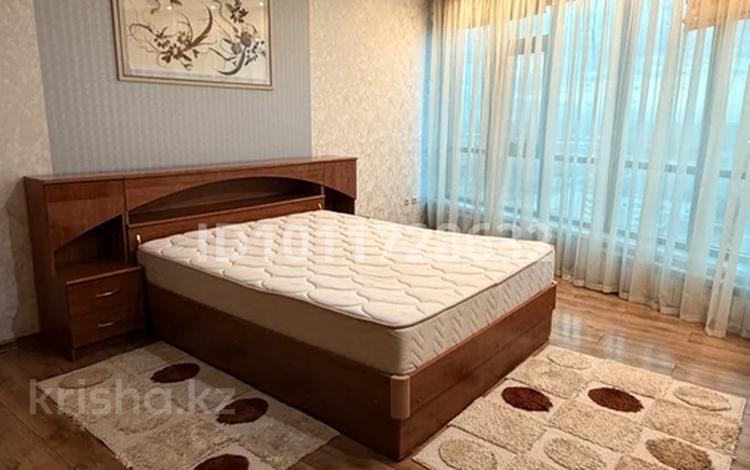 3-бөлмелі пәтер · 95 м² · 21/25 қабат, мкр 11 112а — пр Абулхаир хана- Набережная, бағасы: 33 млн ₸ в Актобе — фото 2