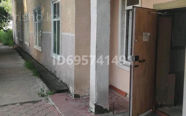 Свободное назначение, офисы, магазины и бутики, склады, общепит, салоны красоты, фитнес и спорт, медцентры и аптеки, образование, развлечения, конференц-залы, кабинеты и рабочие места, студии · 80 м² за 100 000 〒 в Павлодаре — фото 13