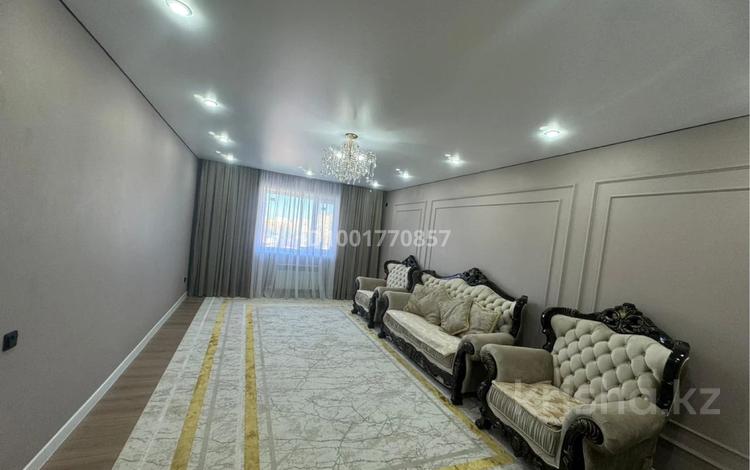 3-комнатная квартира · 110 м² · 6/6 этаж, Скоробогатова — Галактика за 45 млн ₸ в Уральске, мкр Школьник — фото 4