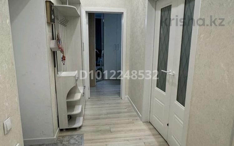 2-комнатная квартира · 60 м² · 2/7 этаж, 16-й мкр 41 — Трк Актау за 140 000 ₸ — фото 2