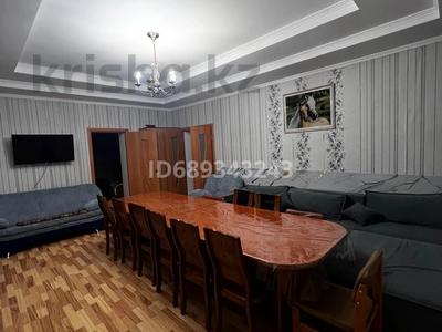 Аренда домов или дач посуточно в Акмолинской обл.: Дом · 10 комнат · 400 м², Жумабаева 14а за 120 000 〒 Дом · 10 комнат · 400 м², Жумабаева 14а за 120 000 〒 в Бурабае