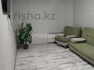 2-комнатная квартира · 52 м² · 1/5 этаж, Майкудук, Майкудук, 12й микрорайон — Возле рынка за 13 000 〒 в Караганде, Алихана Бокейханова р-н