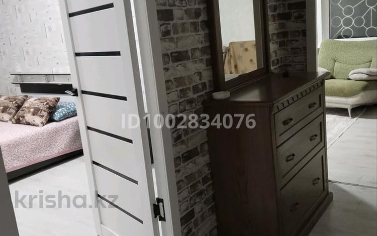 2-комнатная квартира · 52 м² · 1/5 этаж, Майкудук, Майкудук, 12й микрорайон — Возле рынка за 13 000 ₸ в Караганде, Алихана Бокейханова р-н — фото 4
