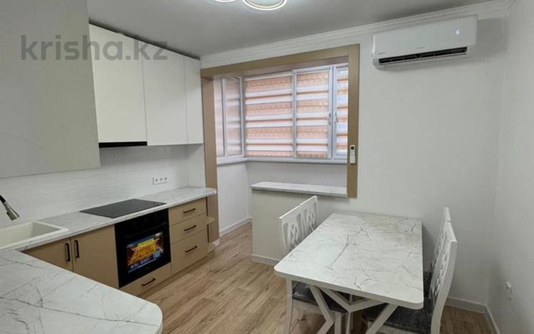2-комнатная квартира · 60 м² · 5/12 этаж, Раймбека — Оптовка, Раймбека Розыбакиева за 300 000 ₸ в Алматы, Алмалинский р-н — фото 2