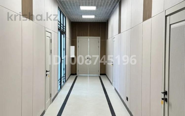Свободное назначение, офисы, магазины и бутики, салоны красоты, фитнес и спорт, образование, конференц-залы, кабинеты и рабочие места, студии · 60 м² за 900 000 ₸ в Алматы, Алмалинский р-н — фото 17