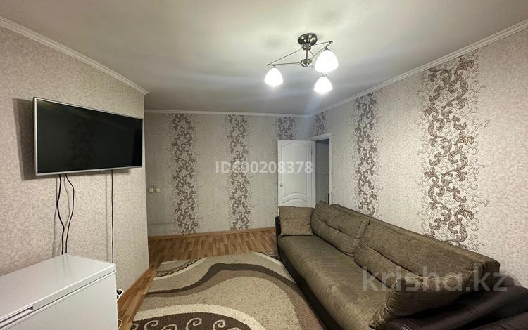 2-комнатная квартира, 43.1 м², 2/5 этаж, мкр Новый Город, Нуркена Абдирова 50/1 — в доме находится стоматология «Зуб Зубыч» за 17.5 млн 〒 в Караганде, Казыбек би р-н — фото 2