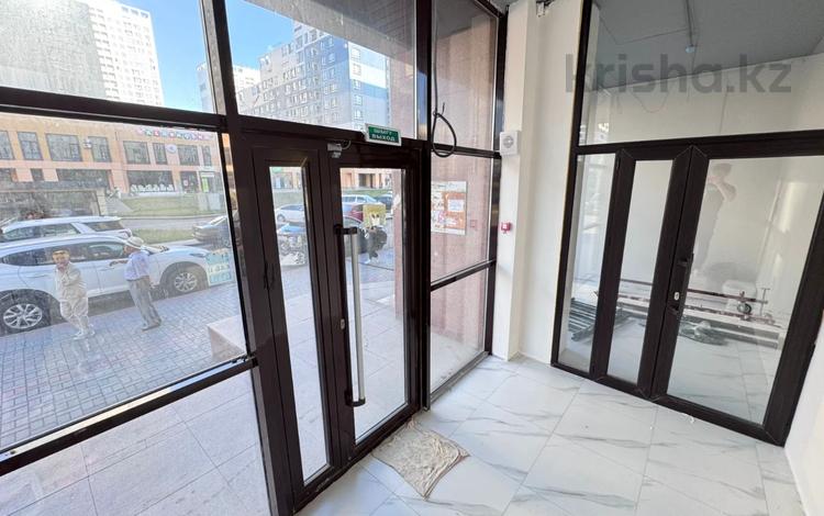 Свободное назначение, офисы, магазины и бутики, склады, общепит, салоны красоты, медцентры и аптеки, образование, развлечения · 250 м² за 250 млн 〒 в Астане, Есильский р-н — фото 3