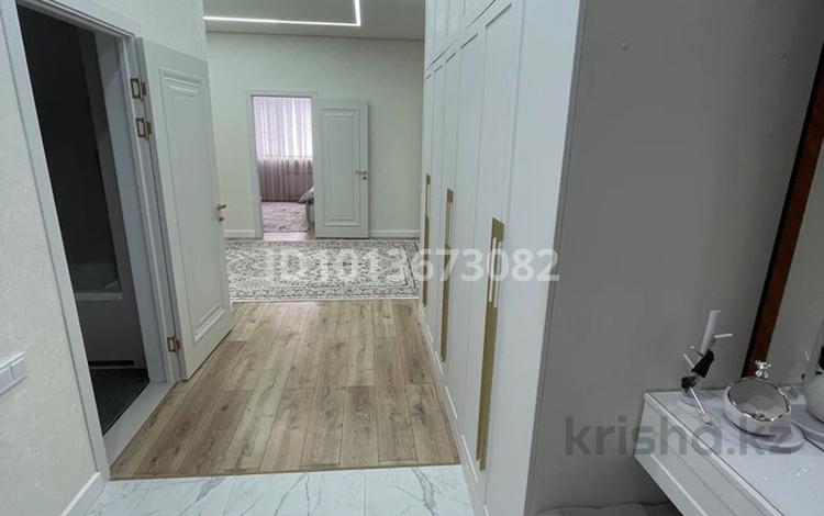 3-бөлмелі пәтер · 120 м² · 4/7 қабат, мкр. Алтын орда, Алия Молдагулова 50а, бағасы: 62 млн ₸ в Актобе — фото 2