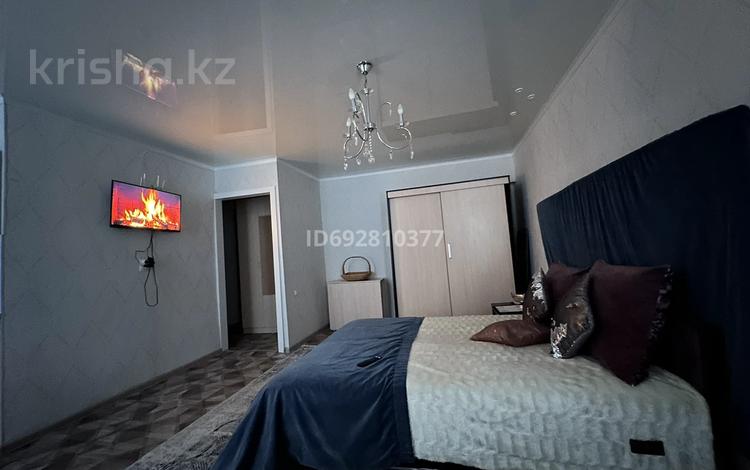 1-комнатная квартира · 40 м² · 2/5 этаж, мкр Новый Город, Бухар Жырау 56 за 10 000 〒 в Караганде, Казыбек би р-н — фото 2