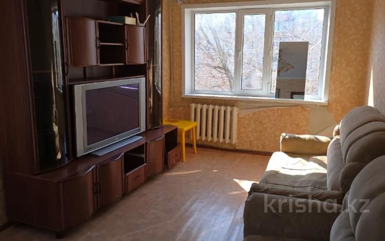 3-комнатная квартира, 52 м², 3/5 этаж помесячно, Абая 78/1 за 60 000 〒 в Темиртау — фото 2
