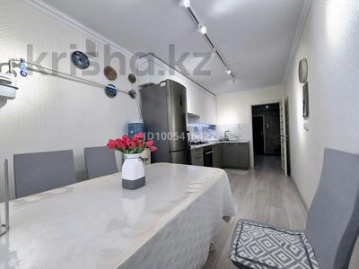 3-комнатная квартира · 102 м² · 9/9 этаж, мкр 12 — Магазин Мерей за 27.5 млн ₸ в Актобе