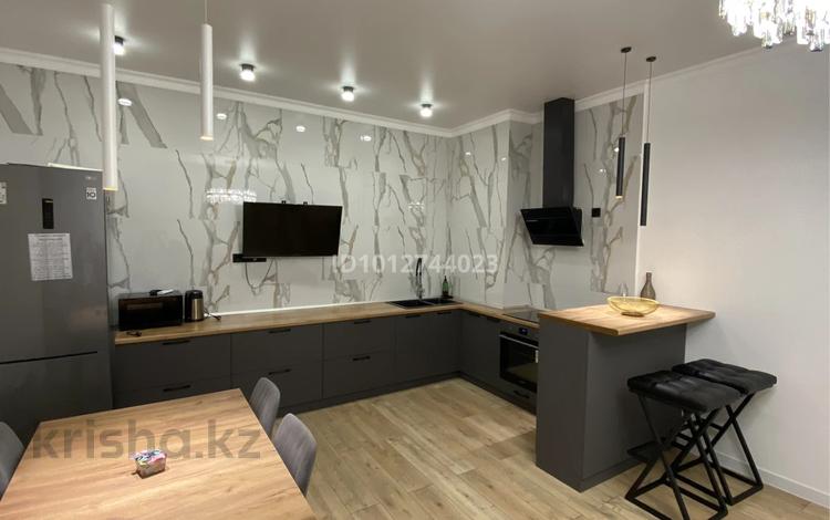 2-комнатная квартира · 56 м² · 8/12 этаж, Санжара Асфендиярова 2 за 300 000 ₸ в Астане, Нура р-н — фото 2