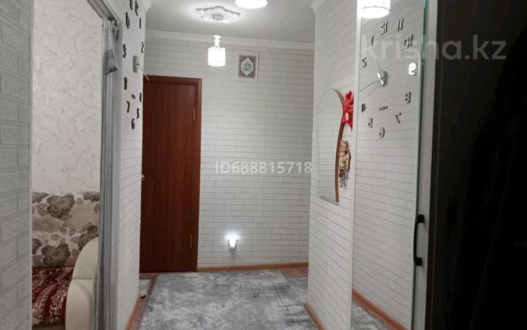 3-комнатная квартира · 61 м² · 2/5 этаж, Шевченко 35 б — 5 школа за 17 млн ₸ в Актобе, мкр Гормолзавод — фото 2