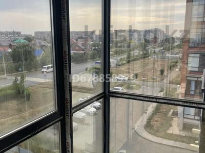 4-комнатная квартира, 137 м², 4/6 этаж, 9 микрорайон 14 за 45.7 млн 〒 в Уральске
