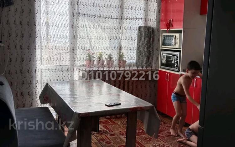 2-бөлмелі пәтер · 40 м² · 2 қабат, Салтанат ш/а. 29 б — 3-4 базарчик, бағасы: 8.5 млн ₸ в Таразе, мкр Салтанат — фото 2