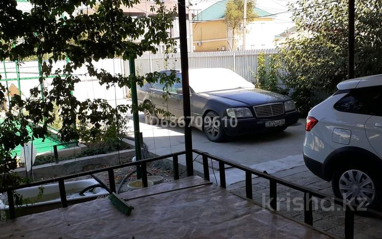 Отдельный дом · 4 комнаты · 190 м² · 5 сот., Ф.Энгельса 13 — Баймуканова за 35 млн 〒 в Атырау, мкр Привокзальный-1 — фото 2