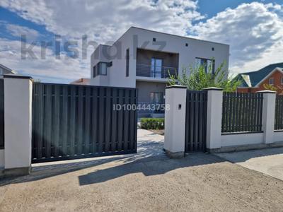 Отдельный дом · 5 комнат · 265 м² · 10 сот., мкр Лесхоз, 16 4 за 115 млн 〒 в Атырау