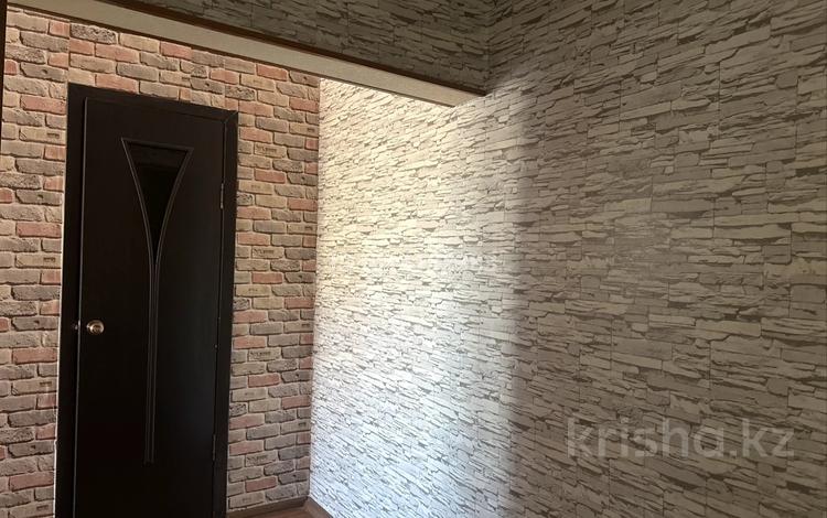 1-бөлмелі пәтер · 40 м² · 1/10 қабат, Гүлдер 2 ш/а. 10 — Напротив поликлиника 3, бағасы: 22 млн ₸ в Караганде, Казыбек би р-н — фото 2