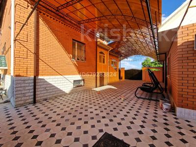 Отдельный дом · 10 комнат · 450 м² · 10 сот., мкр Ардагер, Улица Толеген 3 за 80 млн 〒 в Атырау