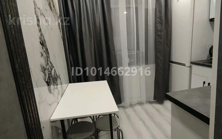2-комнатная квартира · 46 м² · 3/5 этаж, мкр Михайловка , Аманжолова 23 за 250 000 ₸ в Караганде, Казыбек би р-н — фото 2